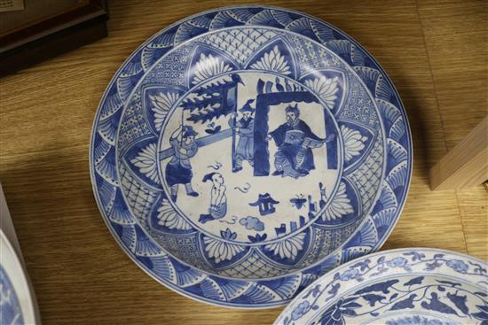 Three Chinese blue and white dishes diameter 28cm